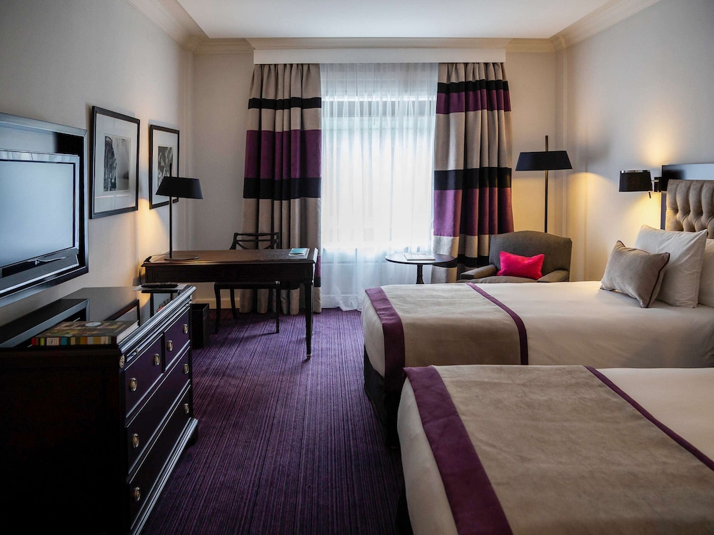 Superior Room, 2 Twin Beds, City View