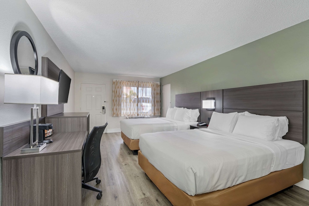 Standard Room, 2 Double Beds, Non Smoking