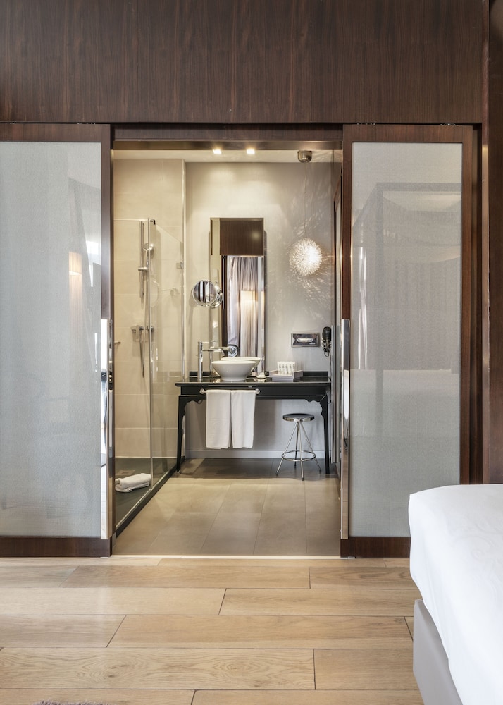 Deluxe Room for Single Use - Photo 3