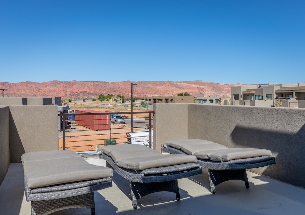 Townhome, Multiple Beds (Desert Solace) photo 3