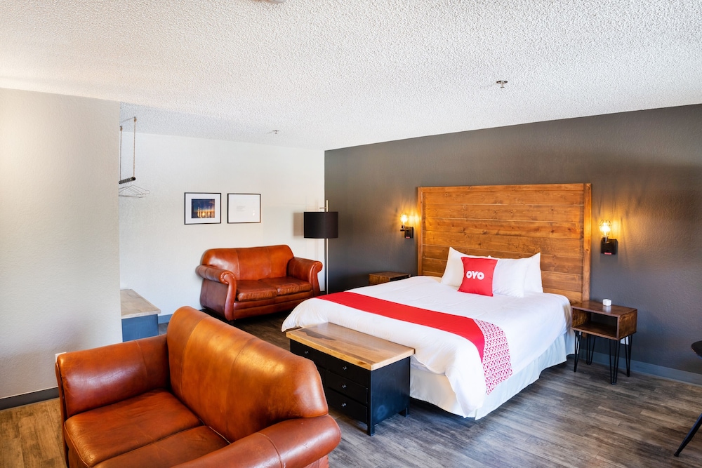 Premium Room, 1 King Bed - Photo 1