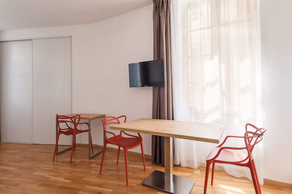 Studio, 1 Double Bed with Sofa bed - Photo 4