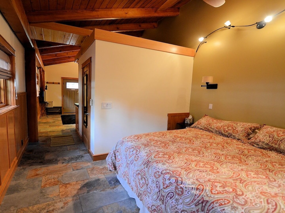 Deluxe Cottage, Ensuite (Tecumseh's Stall/Cottage) photo 3