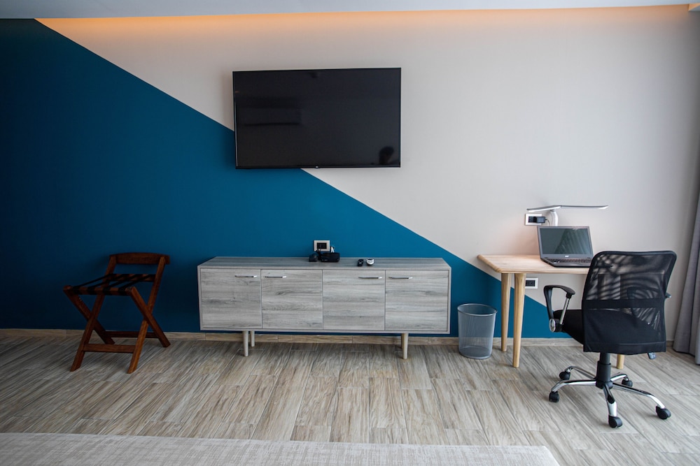 Premium Studio Suite photo 2