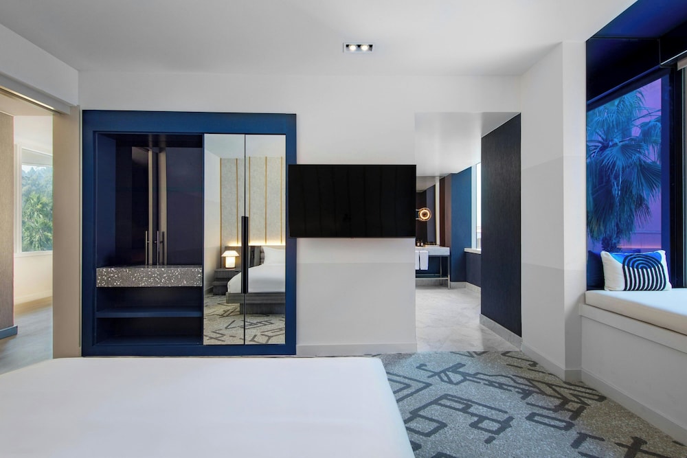 Vista Suite, 1 King Bed, Non Smoking