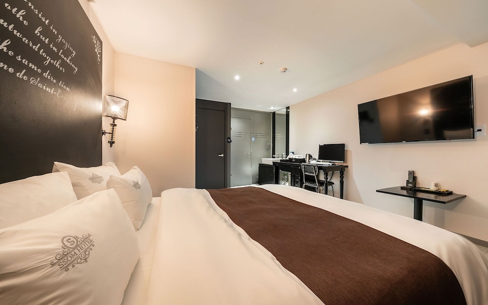 Room (Standard B (18:00 - 2:00 AM)) - Photo 1