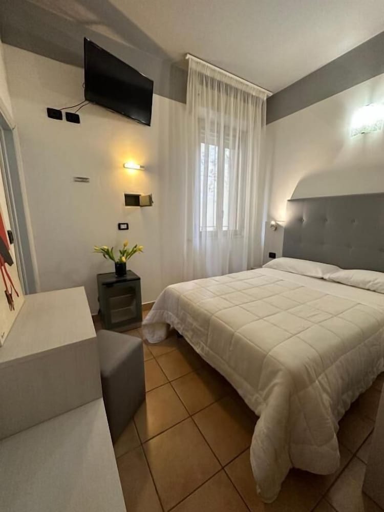 Standard Room, 1 Bedroom, Private Bathroom, Partial Sea View