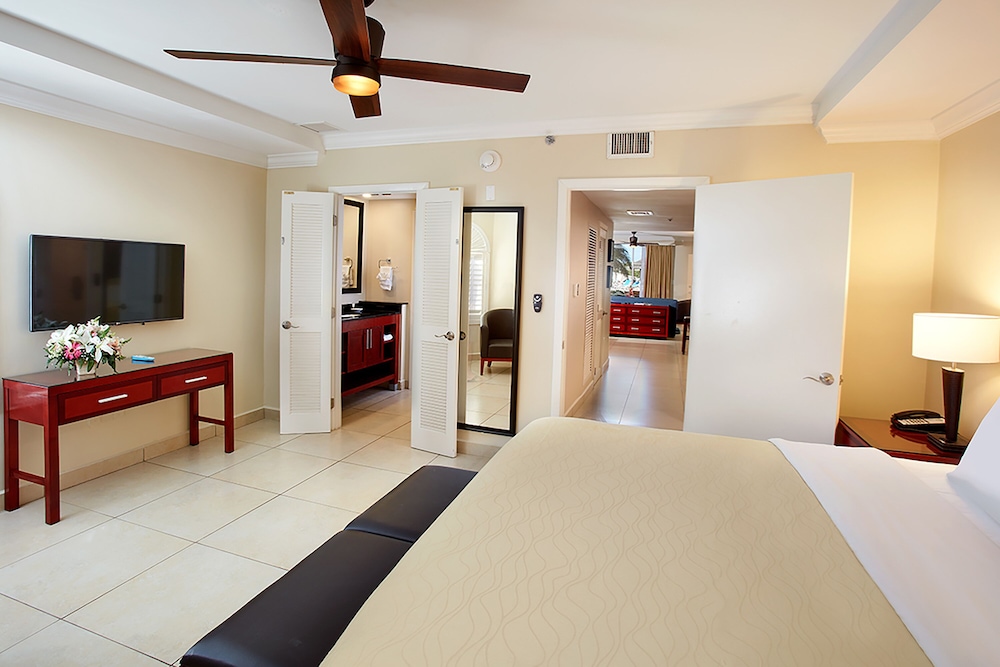 Suite, 1 Bedroom, Kitchen, Golf View photo 2