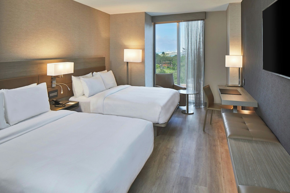Room, 2 Queen Beds, City View - Photo 1