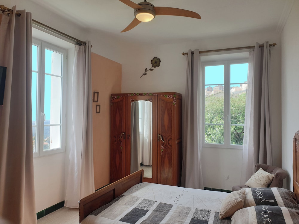 Double room, sea view, bathroom outside the room