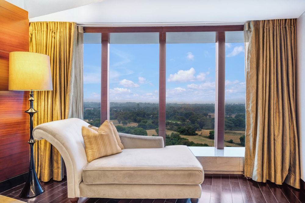 Executive Suite - Photo 2