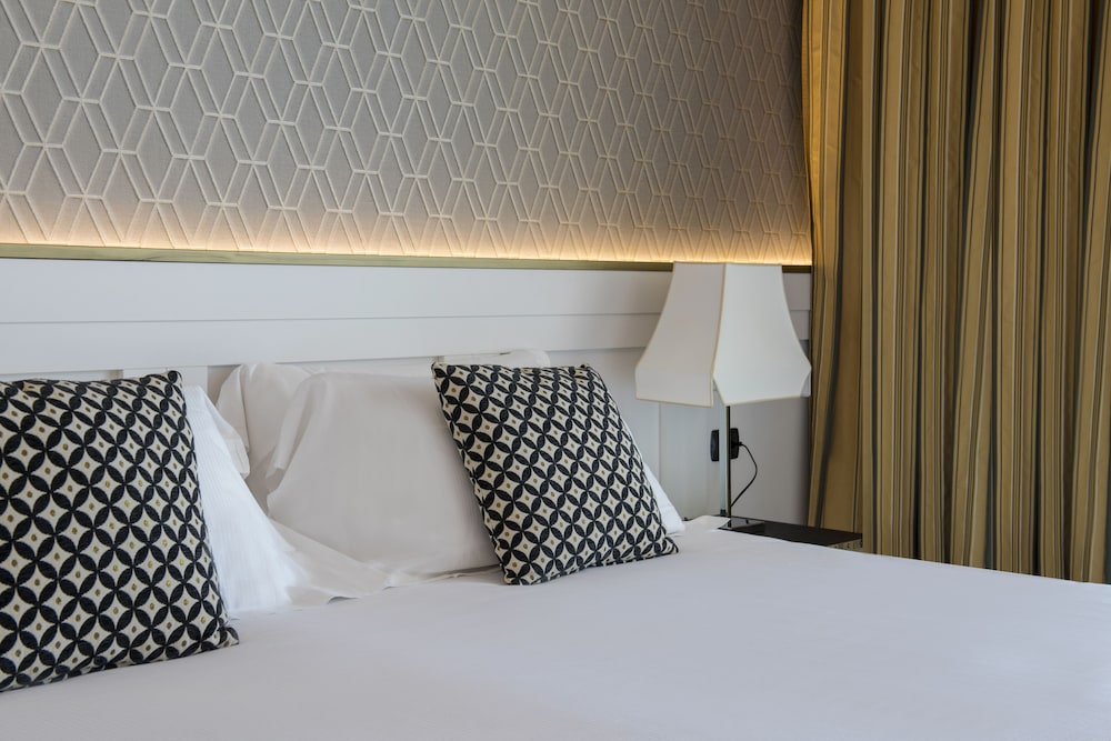 Comfort Room, Balcony, Sea View - Photo 2