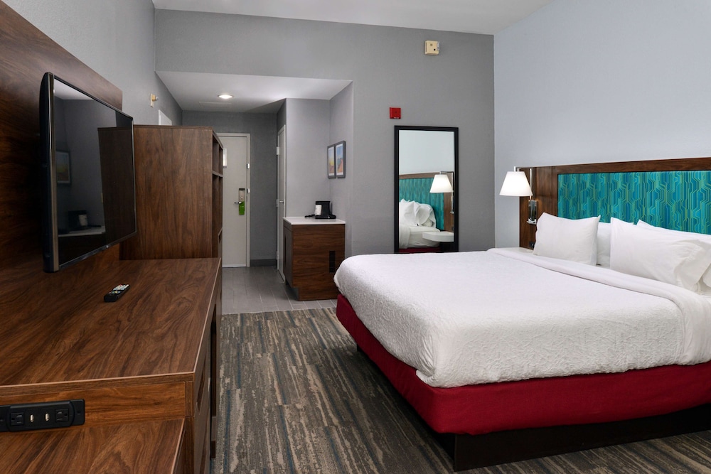 Suite, 1 King Bed, Accessible, Non Smoking - Photo 3