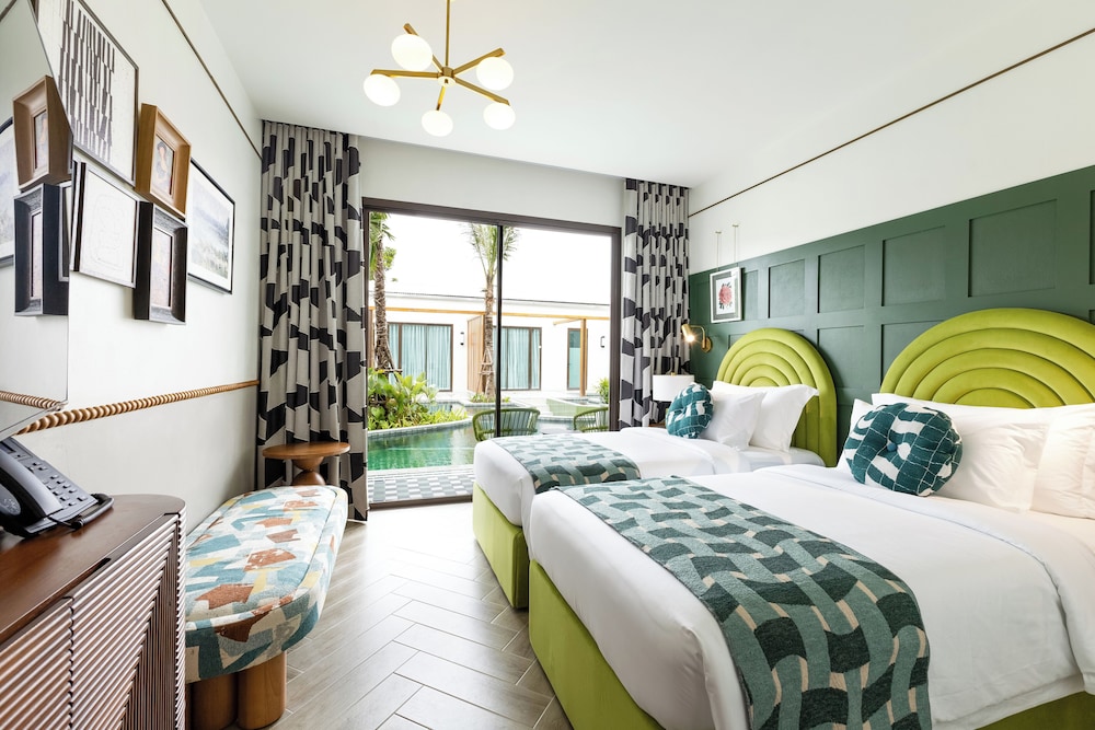 Superior Room, Pool Access - Photo 6