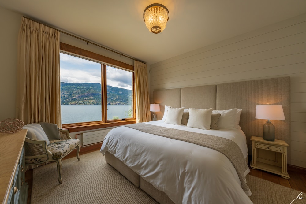 Luxury Villa, Multiple Beds, Sauna, Lake View photo 3