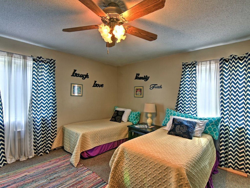 Standard House, 3 Bedrooms, 2 Bathrooms photo 3