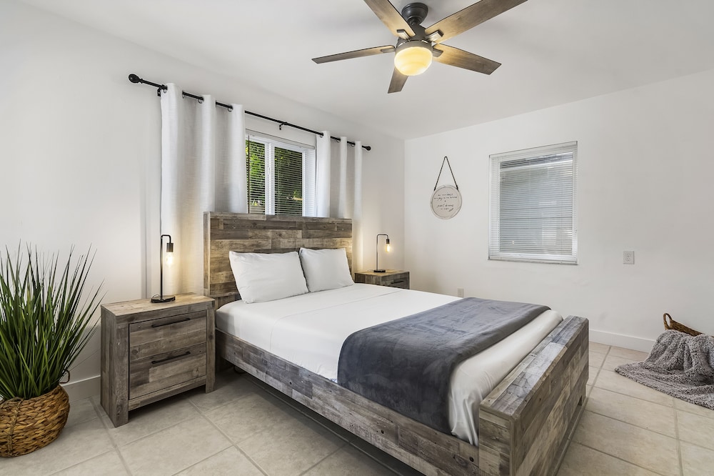 Premium Condo, 2 Bedrooms, 2 Bathrooms (1716) photo 2