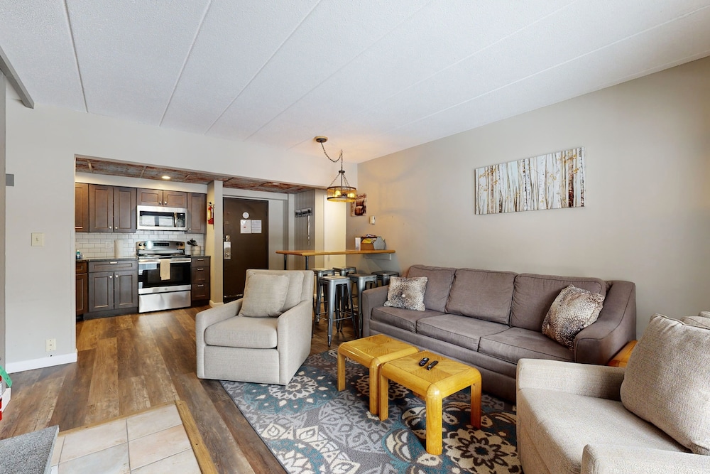 Condo, 2 Bedrooms