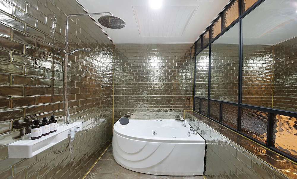 Party Room (Karaoke) photo 3