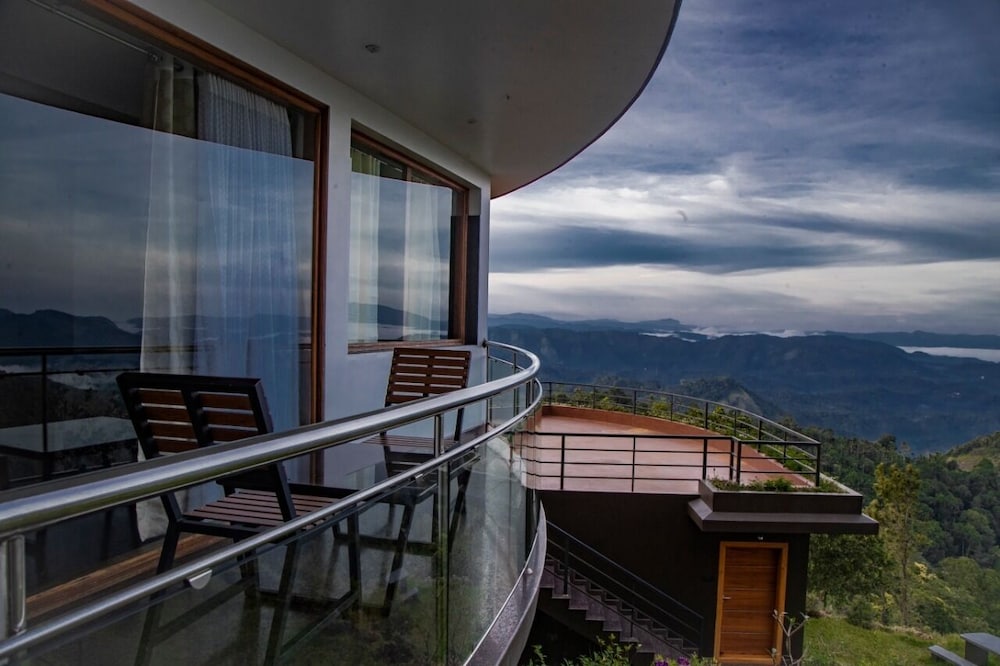 Sunset View Cottage with Jacuzzi - Photo 11