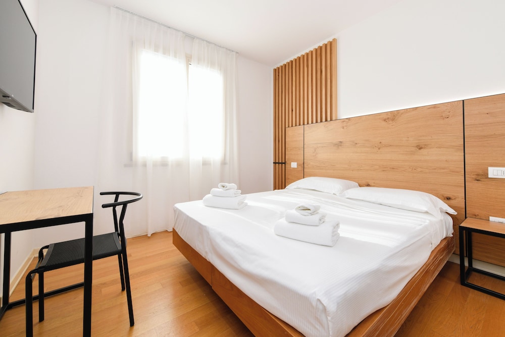 Comfort Room, Multiple Beds, Non Smoking - Photo 2