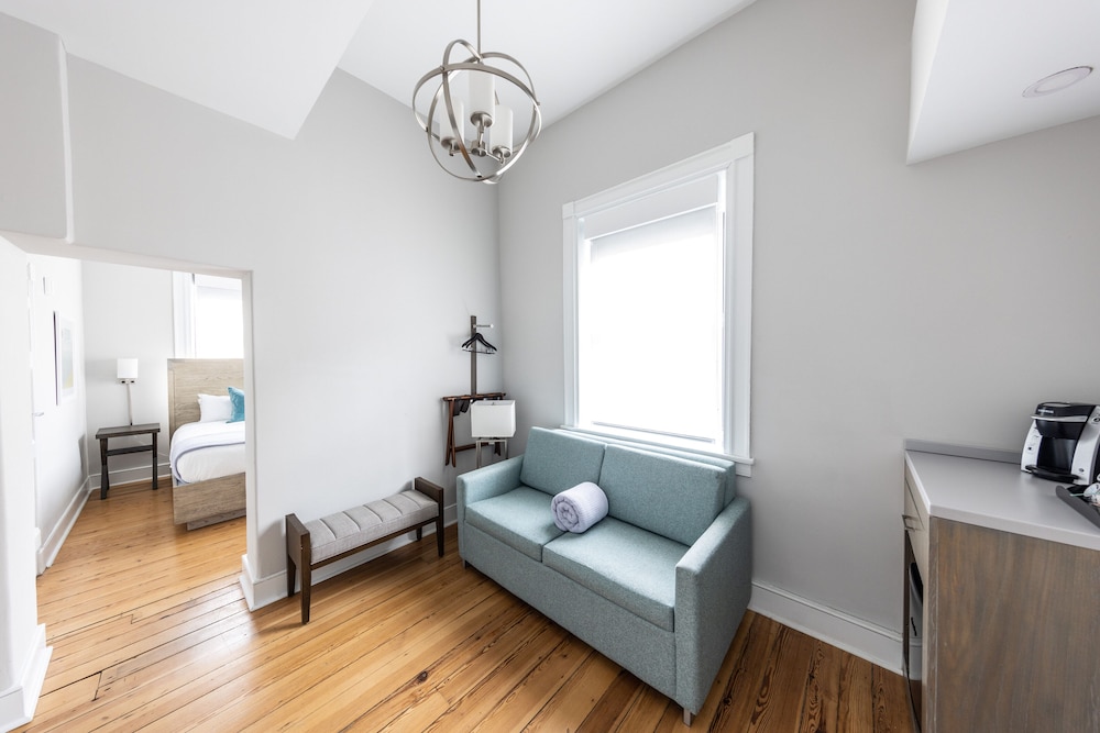 Deluxe Suite, 1 Queen Bed with Sofa bed