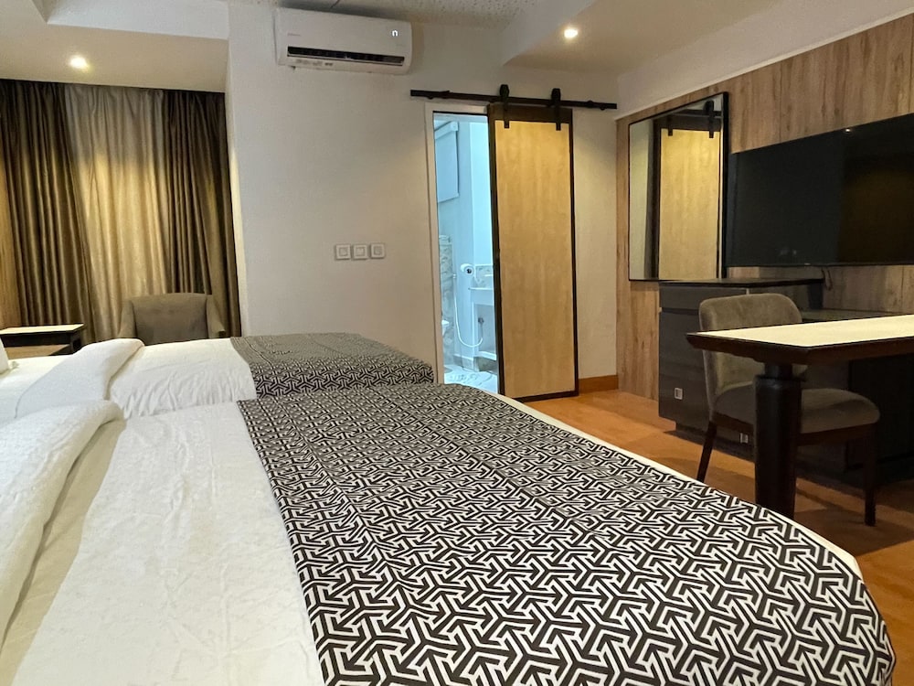 Comfort Twin Room, 2 Queen Beds, Non Smoking photo 2