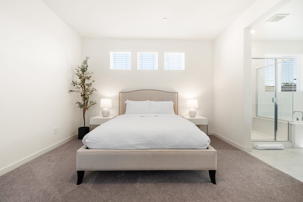 Modern 4BR Home Nr Airport DT w Fire Pit, Billede 36