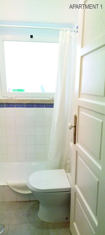 Classic Apartment, Private Bathroom (1) photo 3