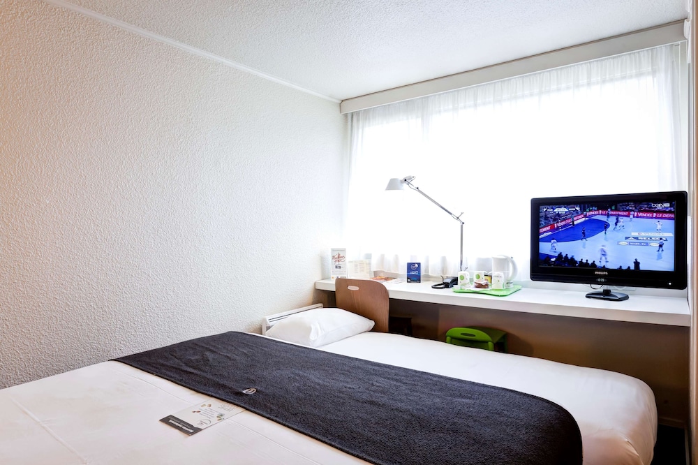 Standard Room, Multiple Beds (& 1 Junior Bed) photo 1