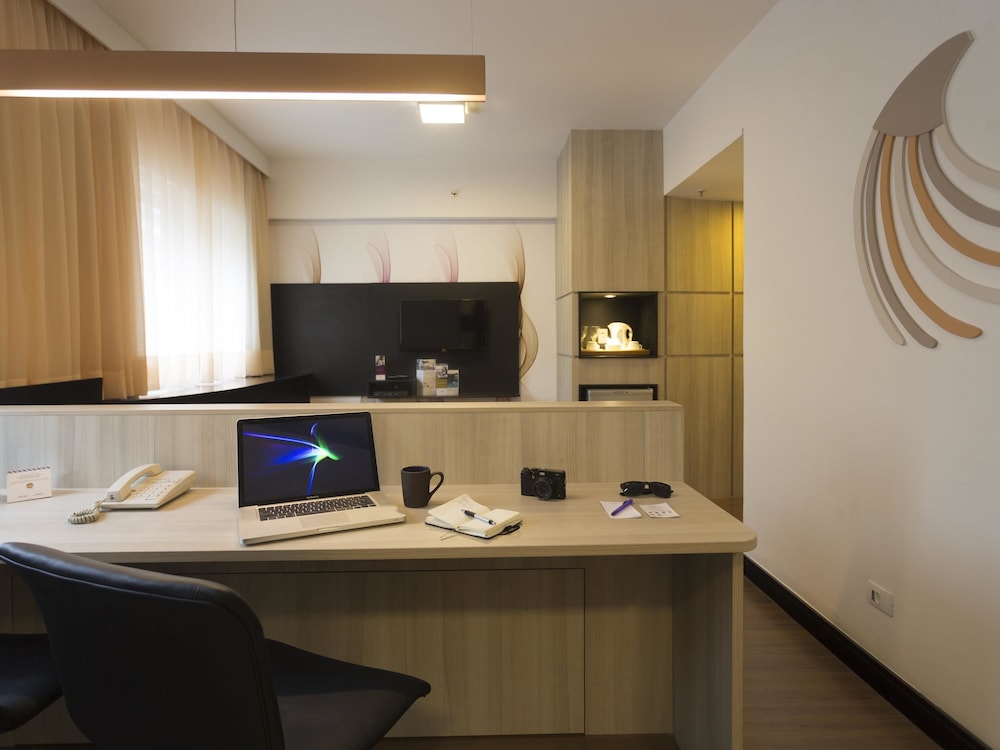 Superior Suite, 1 Queen Bed with Sofa bed - Photo 2