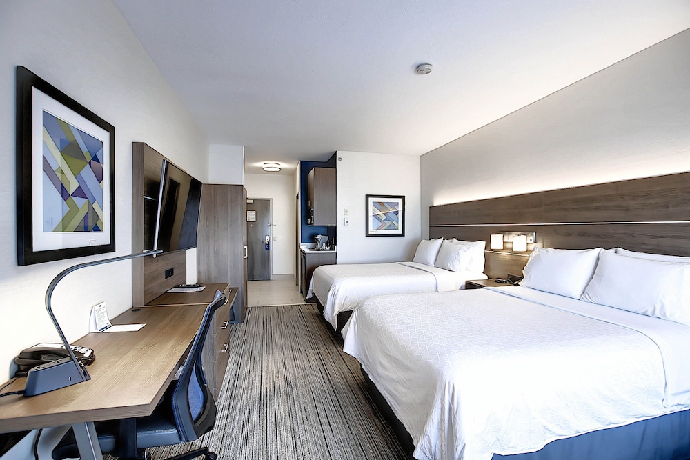 Standard Room, 2 Queen Beds, Roll-in Shower (Mobility Accessible) - Photo 1