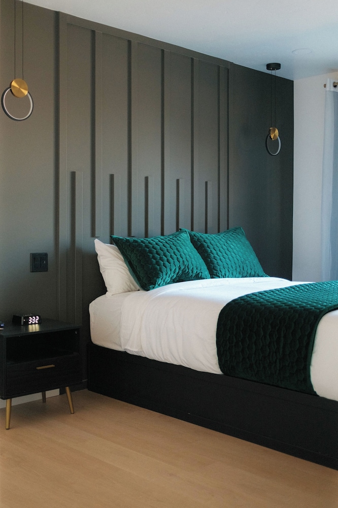 Ground Floor Queen Room photo 3