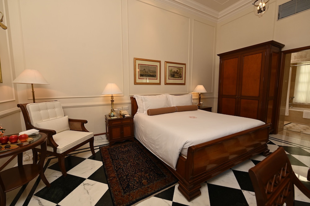 Room, 1 King Bed (Imperial) - Photo 11