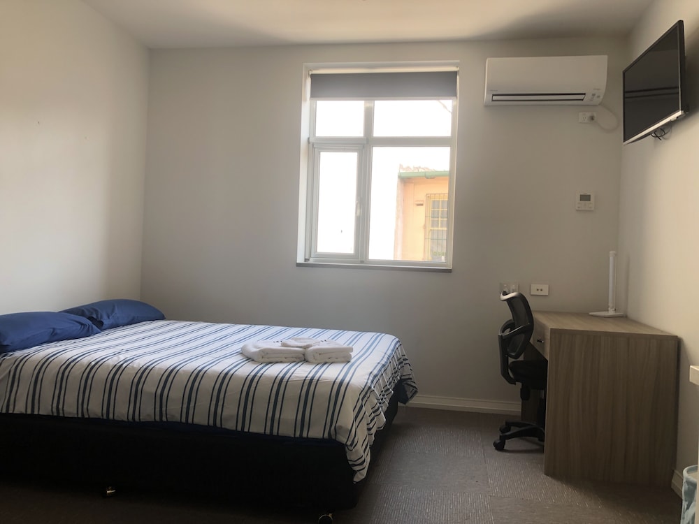 Queen Room - Photo 13