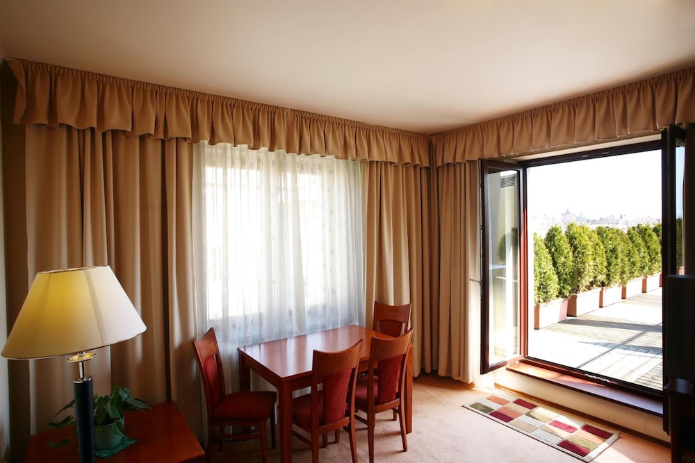 Suite - Photo 2