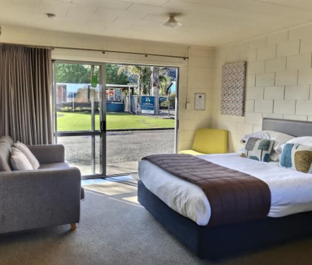 Deluxe Motel One Bedroom photo 1