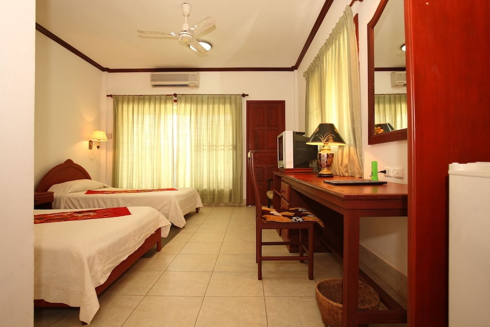 Standard Twin Room photo 2