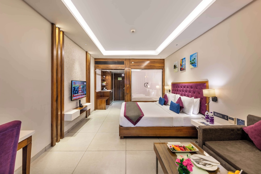 Room, 1 King Bed, Balcony (Imperial) photo 2