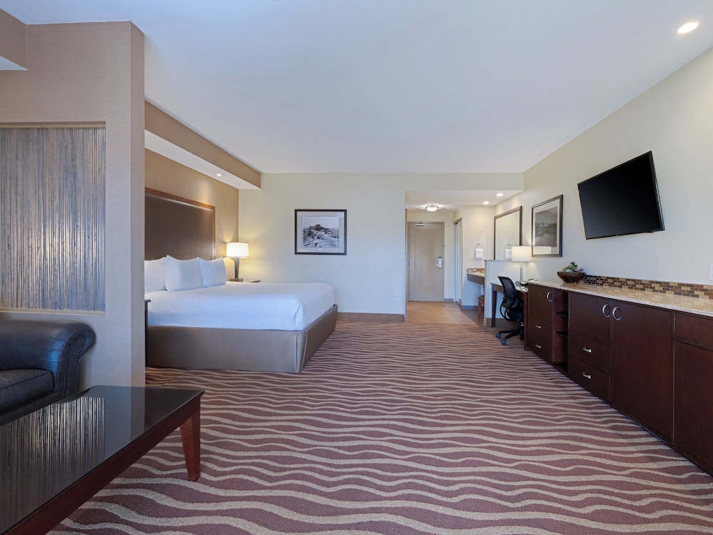 Suite, 1 King Bed with Sofa bed, Balcony - Photo 4