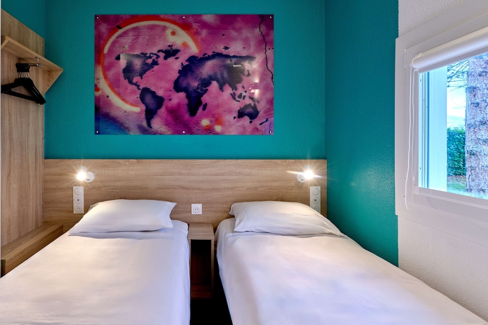 Standard Room, 2 Twin Beds - Photo 6