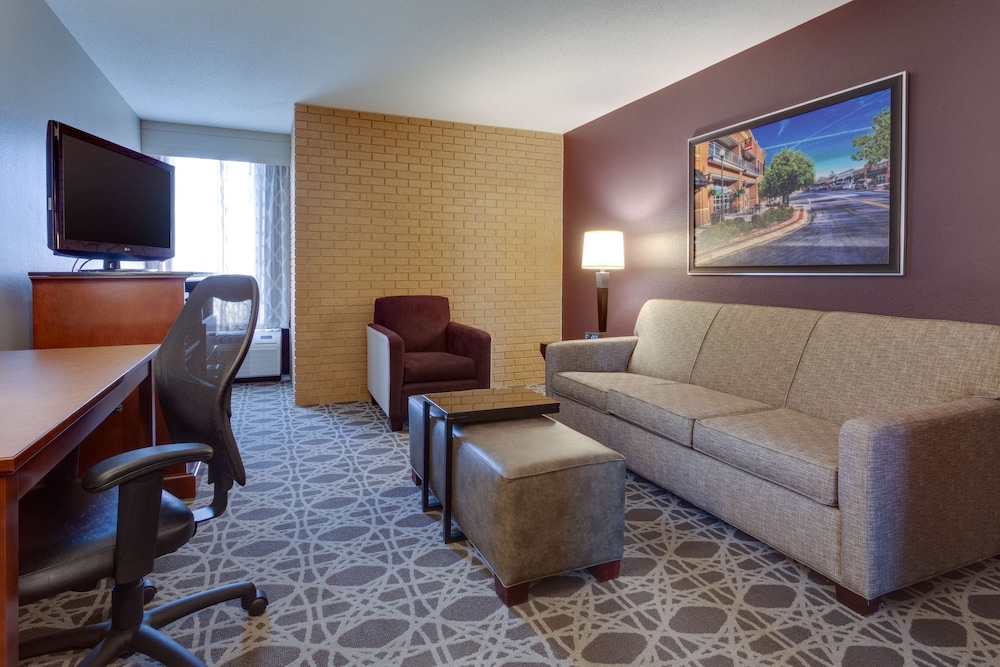 Suite, Multiple Beds, Refrigerator & Microwave (Upper Floor, 2 Rooms, Sofabed) photo 1