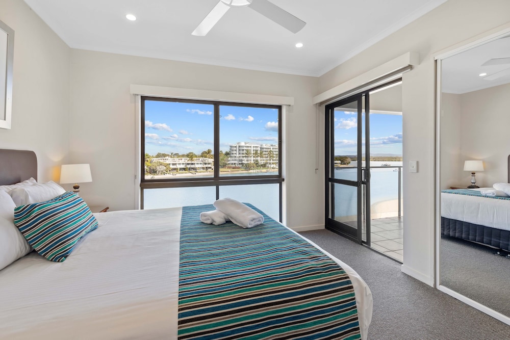 3 Bedroom Beachside Apartment photo 2