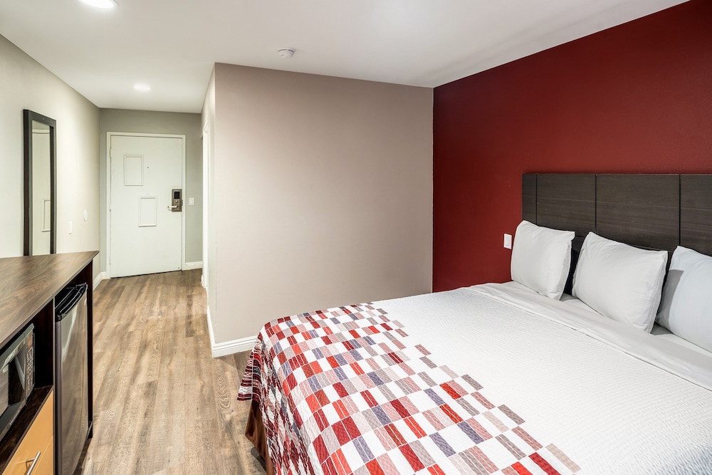 Superior Room, 1 King Bed (Smoke Free) - Photo 2