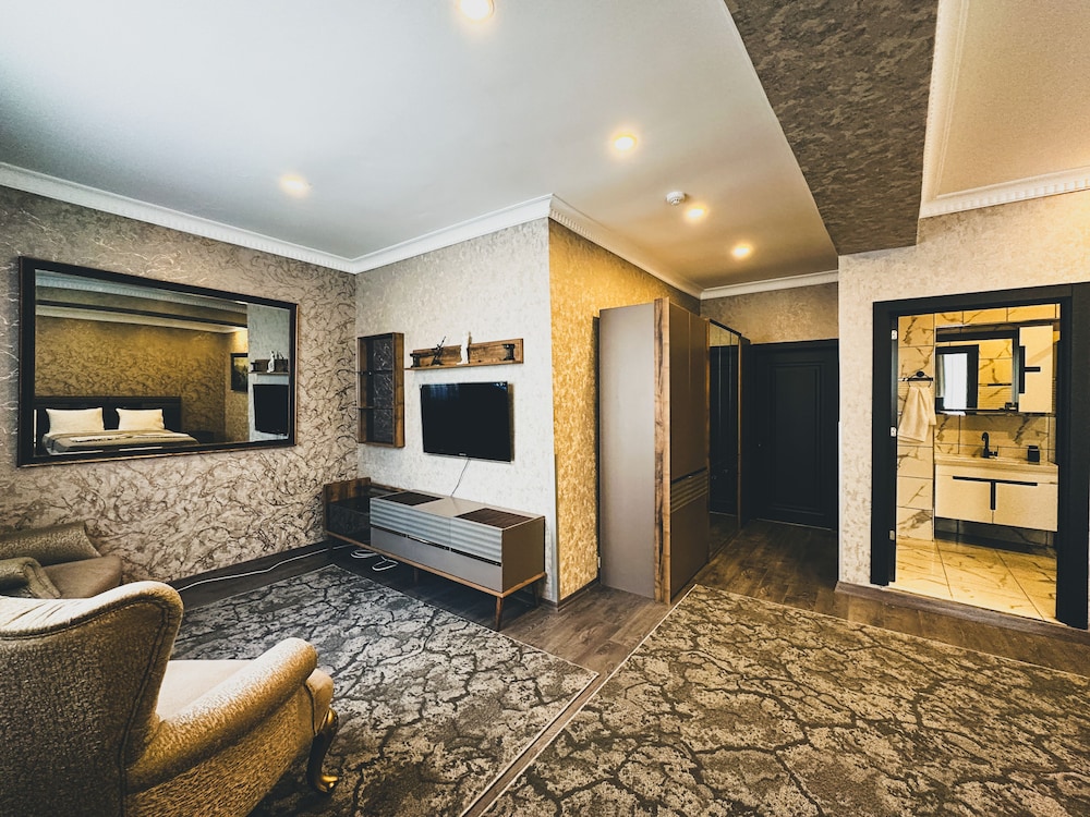 Family Room photo 3