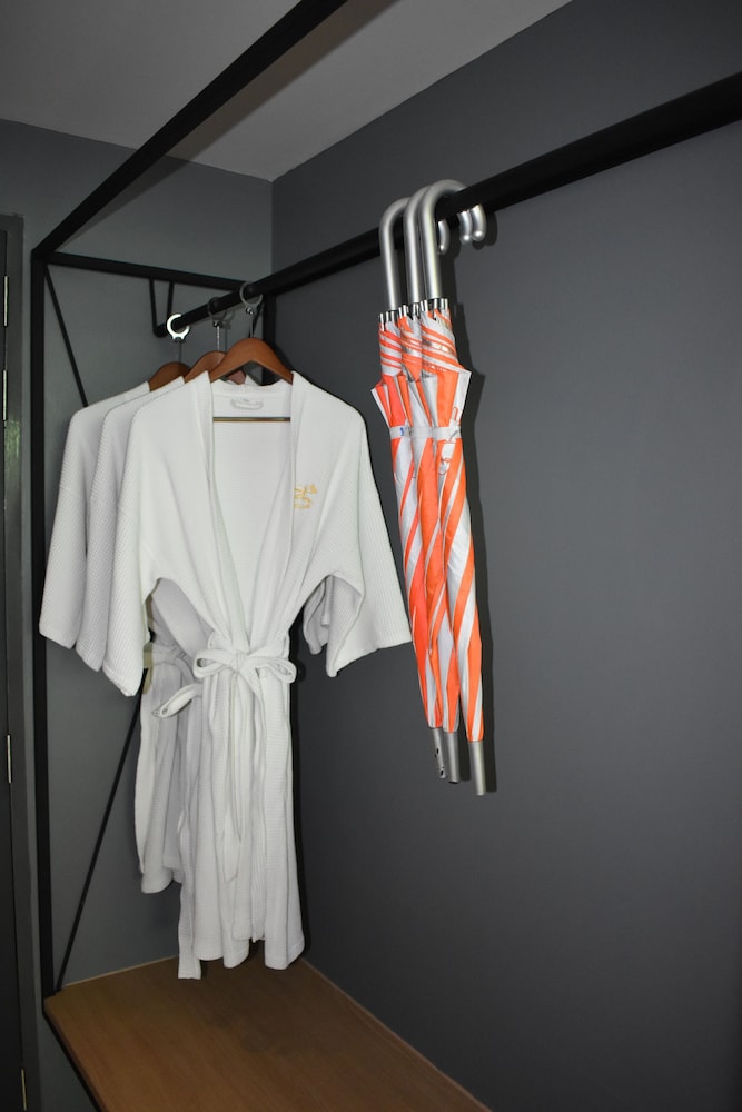 Family Room - Photo 4