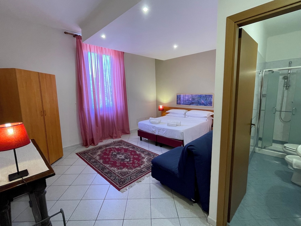Economy Double Room photo 1