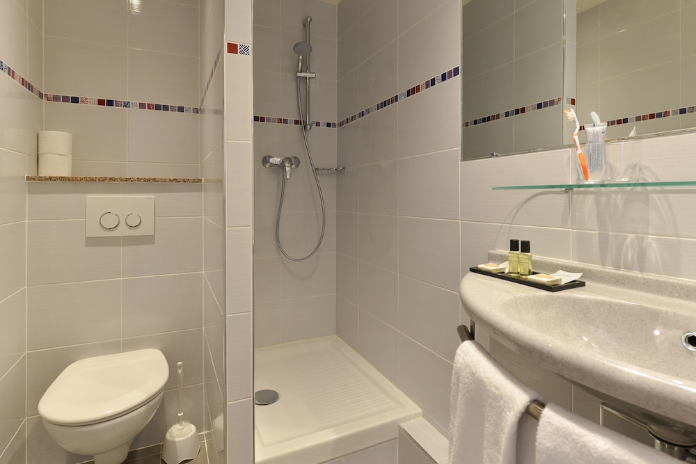 Double Room Single Use, Non Smoking, Private Bathroom photo 3
