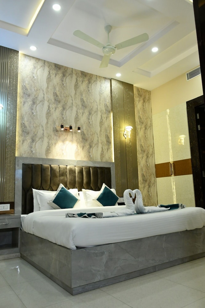 Suite - Photo 3