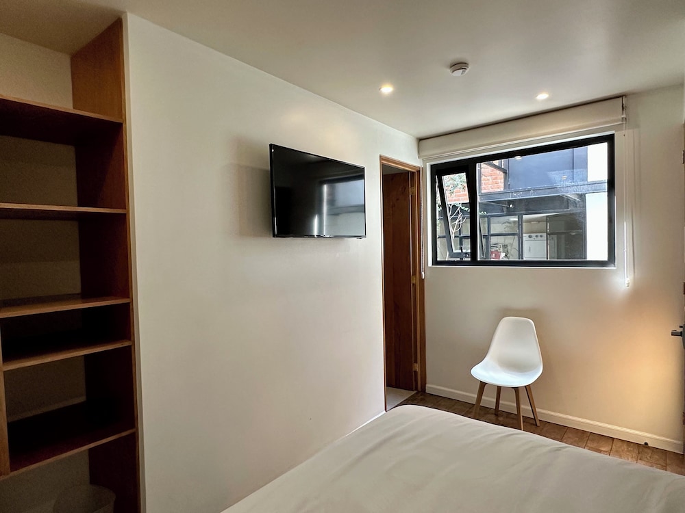Business Room, 1 Queen Bed photo 3